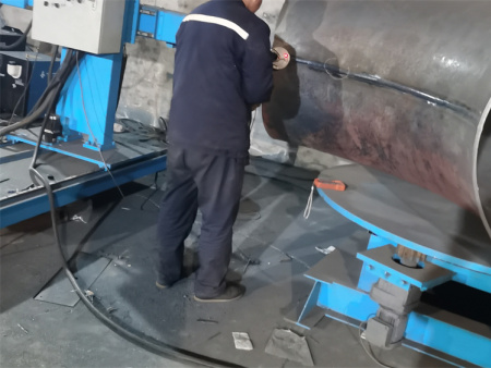 對(duì)焊管件自動(dòng)焊接機(jī)